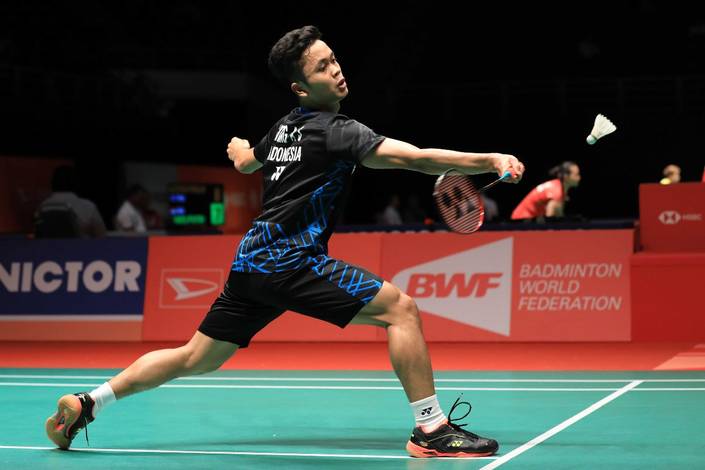 Anthony Sinisuka Ginting bersiap menyambut pengembalian. Anthony Sinisuka Ginting bersiap menyambut pengembalian.