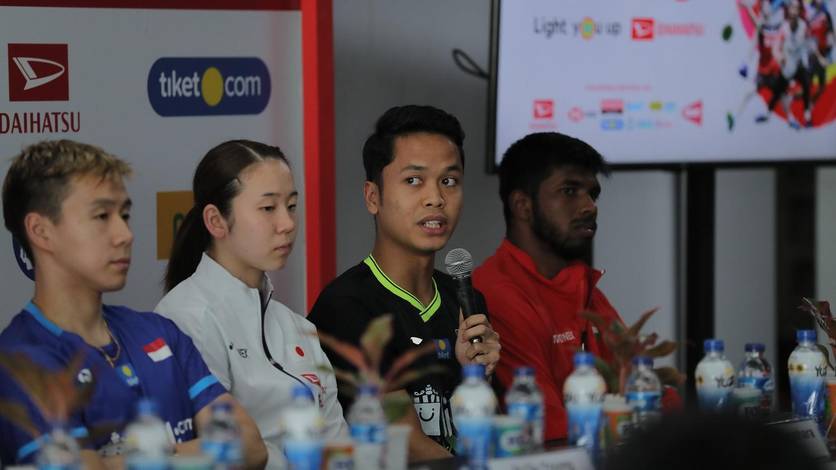 Anthony Sinisuka Ginting (Indonesia) saat sesi tanya jawab konfrensi pers Daihatsu Indonesia Masters 2020 BWF World Tour Super 500. Anthony Sinisuka Ginting (Indonesia) saat sesi tanya jawab konfrensi pers Daihatsu Indonesia Masters 2020 BWF World Tour Super 500.