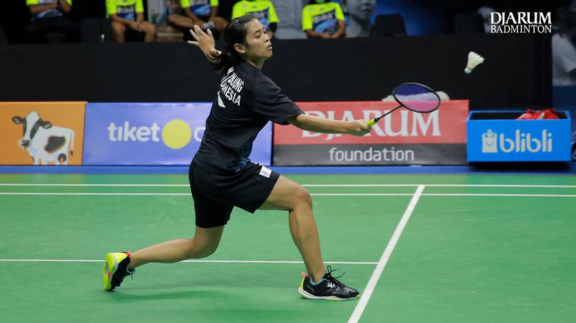 Gregoria Mariska Tunjung (Indonesia) menyambut pengembalian. Gregoria Mariska Tunjung (Indonesia) menyambut pengembalian.