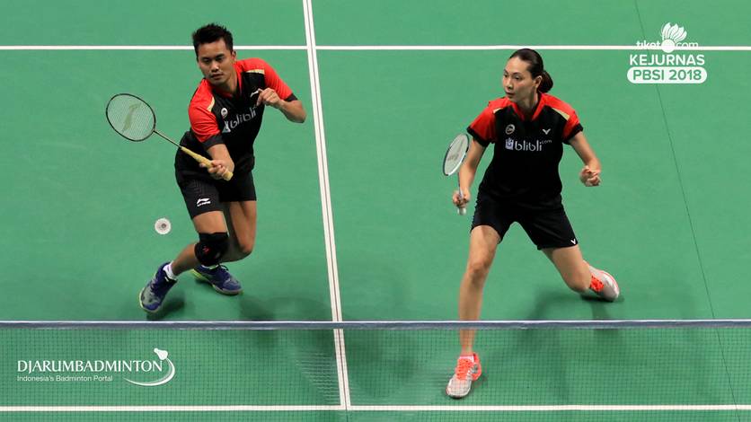 Tontowi Ahmad/Gloria Emanuelle Widjaya (PB Djarum) menyambut pengembalian. Tontowi Ahmad/Gloria Emanuelle Widjaya (PB Djarum) menyambut pengembalian.