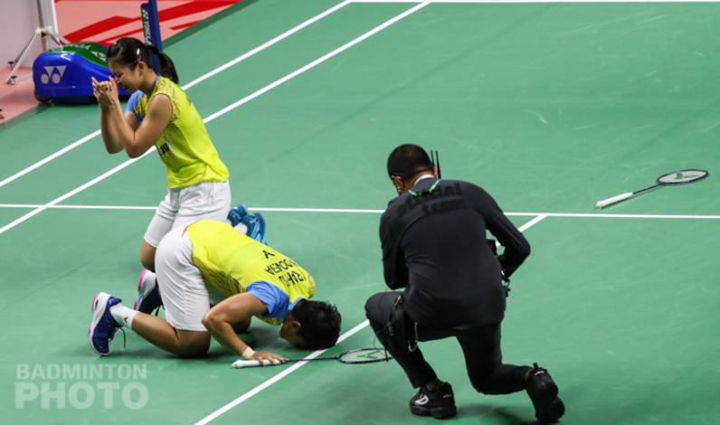 Selebrasi kemenangan ganda putri Indonesia, Greysia Polii/Apriyani Rahayu. (Copyright: Badmintonphoto | Courtesy of BWF) Selebrasi kemenangan ganda putri Indonesia, Greysia Polii/Apriyani Rahayu. (Copyright: Badmintonphoto | Courtesy of BWF)