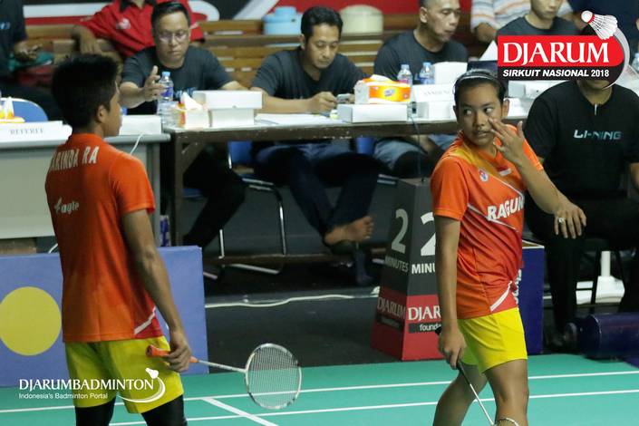 Rafif Akhmad Harinda/Aisyah Salsabila Putri Pranata (Sekolah Khusus Olahraga Ragunan) berkoordinasi sebelum melakukan serve. Rafif Akhmad Harinda/Aisyah Salsabila Putri Pranata (Sekolah Khusus Olahraga Ragunan) berkoordinasi sebelum melakukan serve.