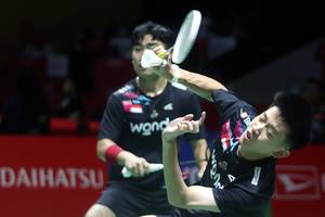 Raymond Indra/Patra Harapan Rindorindo (Djarum Badminton/Edward Luhukay)