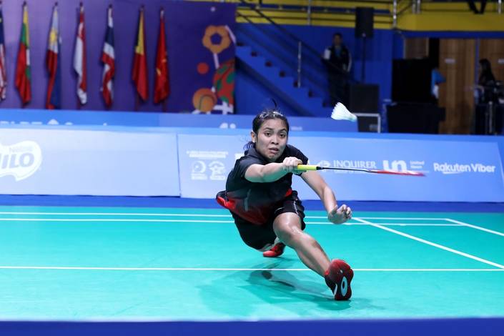 Gregoria Mariska Tunjung (Indonesia) berusaha menghadang serangan. Gregoria Mariska Tunjung (Indonesia) berusaha menghadang serangan.