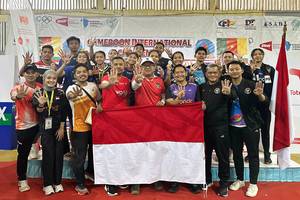 Para pemain dan ofisial Indonesia serta Agung Cahaya Sumirat (Dok. KBRI Yaoundé)