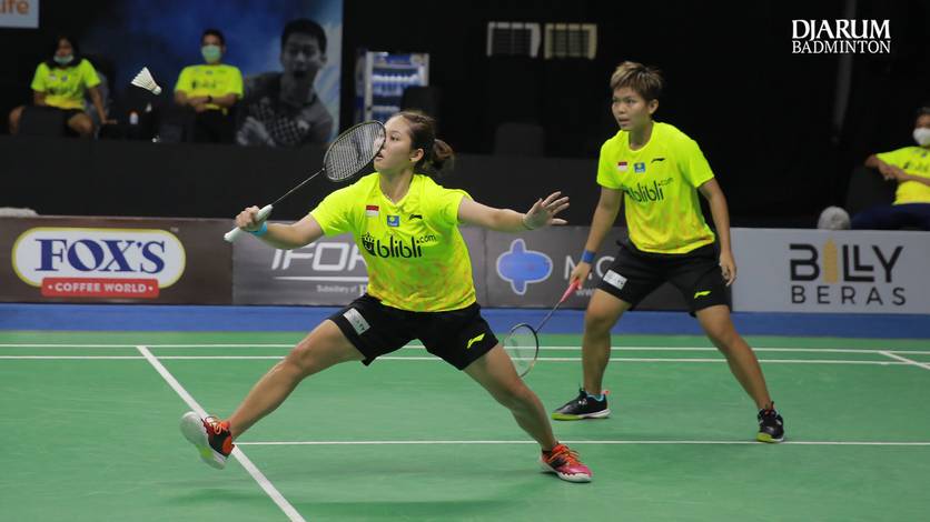 Ribka Sugiarto/Siti Fadia Silva Ramadhanti (Indonesia) bersiap menyambut pengembalian. Ribka Sugiarto/Siti Fadia Silva Ramadhanti (Indonesia) bersiap menyambut pengembalian.