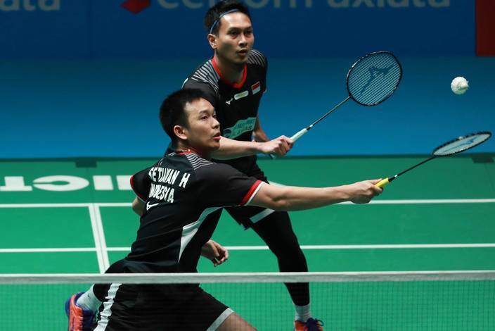Hendra Setiawan/Mohammad Ahsan (Indonesia) mengembalikan shuttlecock. Hendra Setiawan/Mohammad Ahsan (Indonesia) mengembalikan shuttlecock.