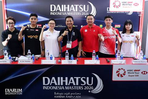 Sesi foto bersama para narasumber jumpa...